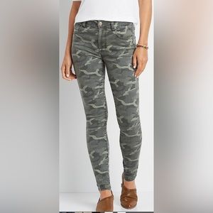Maurice’s DenimFlex™M High Rise Camo Print
Jegging Size L